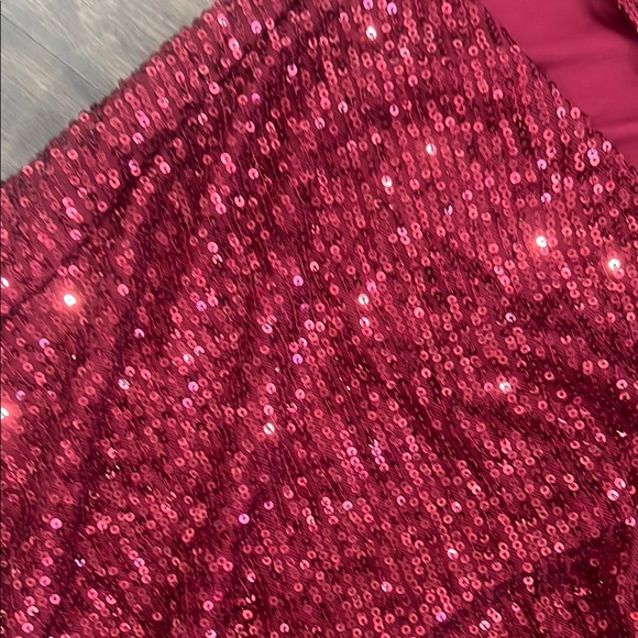 BLANC Elegant Sequin Gown - Picture 8 of 9